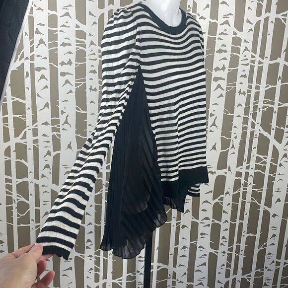 J&M Black & White Striped Sweater Sheer Pleated Back sz 42 - Picture 2 of 9